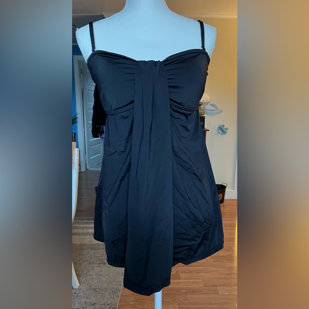 Women’s Venus black tankini top